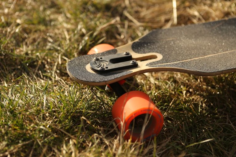 Longboard deck and truck setup